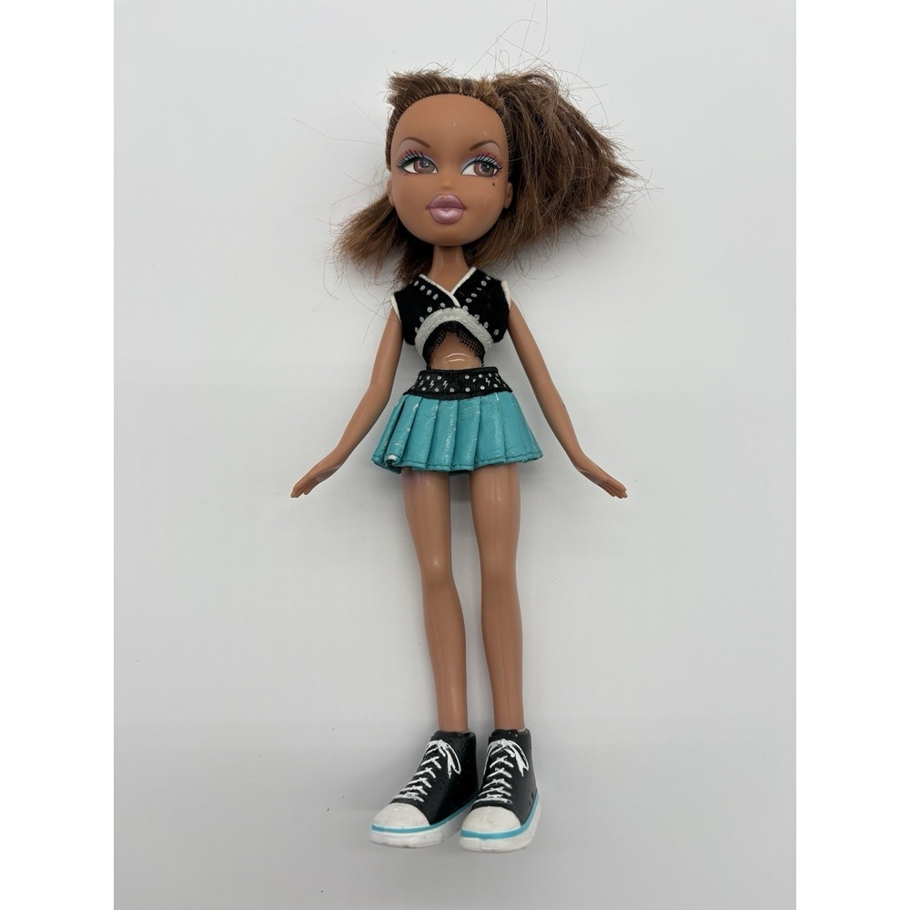 Vintage 2005 Bratz Play Sportz Cheerleading Sasha Doll MGA